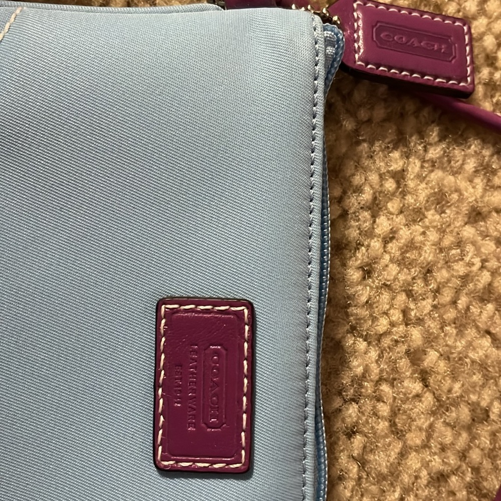 Tiny Coach change purse - - Picture 2 of 4